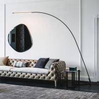 Lampo Bogenlampe aus Metall im schlichten Design von Cattelan 