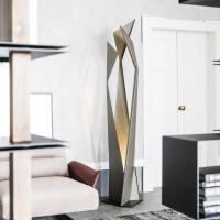 Stehlampe in Metall mit Forme einer Skulptur Thriller von Cattelan