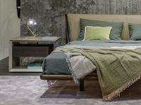 Massivholz-Doppelbett Nelson von Cattelan mit passendem Nachttisch Biagio