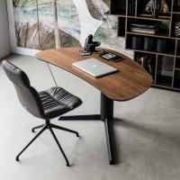 Designer Schreibtisch mit geformter Platte in Holzessenz Malibu von Cattelan mit geschwungenen Linien