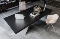 Schreibtisch Nasdaq von Cattelan mit Platte in Holzessenz Ulme lackiert offenporig matt schwarz 