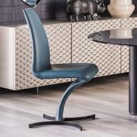 Designer Stuhl mit geschwungener Basis Betty von Cattelan in Leder bezogen
