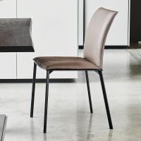 Gepolsterter Stuhl mit Beinen in gestrichenem Metall Rita di Cattelan