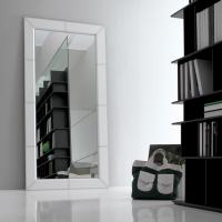Spiegel mit Rahmen in weißem Kernleder bezogen Photo von Cattelan