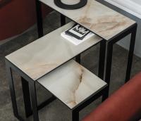 Detail der Tischplatten in Keramikstein Effekt Marmor