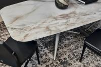 Detail der Tischplatte geformt in Keramikstein Effekt Marmor
