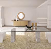 Tisch Diapason mit Tischbeinstruktur in Marmor Carrara weiß und Tischplatte in Kristallglas
