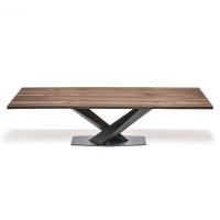 Stratos Tisch mit gekreuzter Metallstruktur Stratos von Cattelan mit unregelmäßigen Kanten in Holzessenz Nussbaum Canaletto