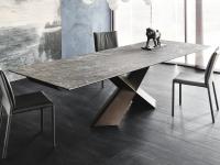 Verlängerbarer Tisch mit Keramiksteinplatte mit Steineffekt Tyron von Cattelan