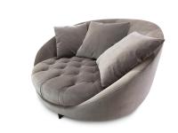 2-Sitzer-Sofa aus grauem Samt. Auch die Polsterung kann mit einer Auswahl an Stoffen, Kunstleder und Leder individuell gestaltet werden.