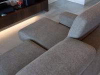 Detail der ausziehbaren Sitzfläche des Sofas