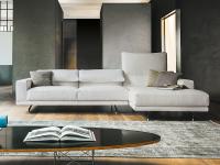 Sofa Chaiselongue Heritage mit gepolsterten vertikalen Armlehnen, hohen Füßen und klappbaren Rückenlehnen
