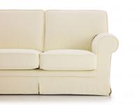 Levante ist ein mit Stoff oder Samt gepolstertes Sofa, auch als Schlafsofa, mit weichen, klassischen Formen. Hier vorgeschlagen in Ginkgo Biloba Stoff in Farbe 03.