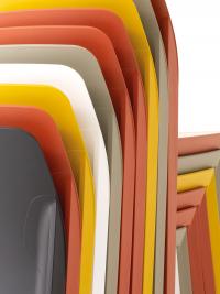 Stapelbarer Küchenstuhl Jana aus farbigem Polypropylen
