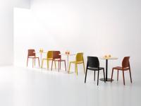 Stapelbarer Stuhl Jana aus farbigem Polypropylen, ideal auch für Bars und Restaurants