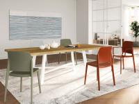 Jana farbiger stapelbarer Küchenstuhl in beiden Versionen mit und ohne Armlehnen