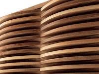 Particolare della lavorazione delle ante curve in legno massello