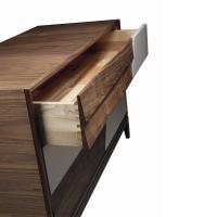 Das Innere der Schubladen ist aus Eschenholz gefertigt.