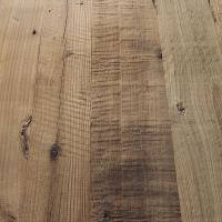 Detailbild der Platte aus natürlichem Erlenholz