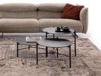 Kombination von Dawson Couchtischen mit unterschiedlichen Durchmessern und Höhen für die Positionierung vor dem Sofa