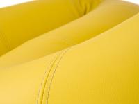 Detail der gelben Panama-Lederpolsterung