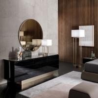 Auro Spiegel, ideal für das Schlafzimmer über elegante Kommoden