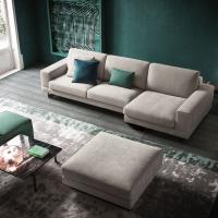 Baltimora Sofa mit Chaiselongue, mit dem bequemen Sitzhocker aus derselben Kollektion kombiniert