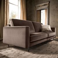 Seitenansicht von Oakland Couch im minimalistischen Design