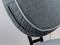 Detail des vollständig abnehmbaren und maschinenwaschbaren Bezugs der Rückenlehne des Sessels Alice
