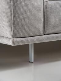 Verchromter Metallfuß, eine der für den Sessel Aliseo verfügbaren Alternativen
