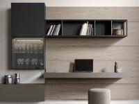 Freehand-Wohnwand in Kombination mit einer Metallschrankwand und einem Hängetisch, ideal für Arbeitszimmer oder Schlafzimmer
