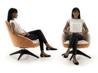 Beispiel für den Sitz und die Proportionen des Stuhls Ingrid mit mittlerer Rückenlehne