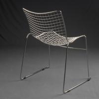 Rückenansicht von Stitch Stuhl mit Metallkufen