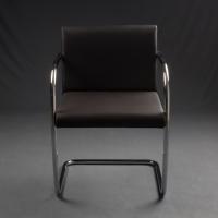 Sedia Brno Chair disegnata da Mies Van der Rohe - vista frontale