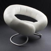 Polis Designer Sessel mit weiß lackiertem Gestell