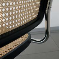 Detail des Cesca B32 Stuhles von Marcel Breuer - Sitz mit Profil aus schwarz lackierter Buche und Wiener Geflecht