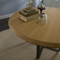 Detail der Tischplatte bim Modell mit runder Tischplatte
