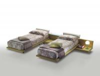 Jalisco Bett in der Variante mit 2 Einzelbetten - die Position des Glasregalbodens wird anders als in diesem Bild sein