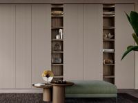 Bücherregalwand mit Boiserien und Loungeböden, in der Breite individuell gestaltbar und mit ausladenden Türen kombinierbar