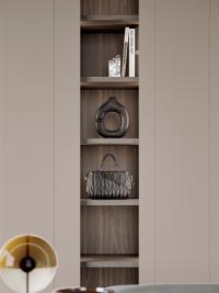 Bücherregalwand mit Boiserien und Lounge-Regalen, in Höhe und Breite anpassbar und ideal zur Unterbrechung eines wichtigen Schranks mit einem offenen Fach