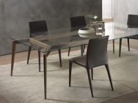 Stuhl für Massivholz  Delma kombiniert mit dem Tisch Ethan Glass