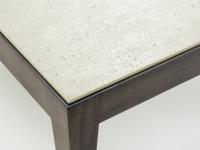 Detail der quadratischen Platte aus Zement-Harz (Ausführung von Gestell und Beine nicht erhältlich)