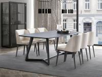 Der Tisch Dean ist ein perfektes Beispiel für die Handwerkskunst Made in Italy und ideal für moderne Wohnräume.