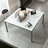 Büro Schreibtisch nach Maß für das Büro mit Platte aus Glas extrahell undurchsichtig hochglanz Elfenbein und Struktur aus lackiertem Stahl Champagne