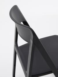 Stuhl Carly aus Polypropylen mit gebogener Rückenlehne