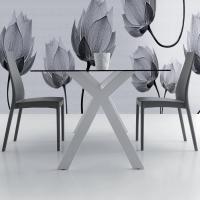 Vorderansicht des Bount- Tisches mit Beinen aus lackiertem Metall, komplett mit Strukturbalken