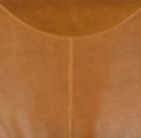 Halbmond-Detail auf der Innenseite der Rückenlehne des Sessels Eve mit glattem Bezug
