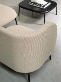 Sessel mit integriertem Tisch Fortune besonders geeignet für die Gestaltung eines modularen Lounge-Bereichs