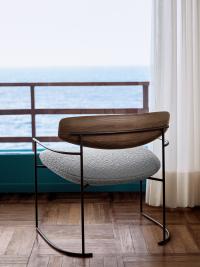 Kieler Sessel mit essentiellem Design und Rückenlehne aus Massivholz