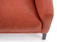 Detail des Sitzkissens aus Leder Tivano Corallo